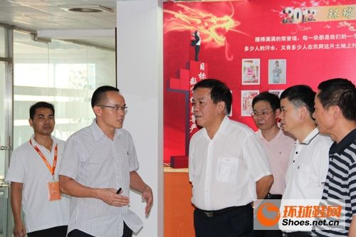 泉州市人民政府副市長林伯前帶領(lǐng)市直有關(guān)單位領(lǐng)導(dǎo)一行蒞臨福建訊網(wǎng) 泉州市人民政府副市長林伯前帶領(lǐng)市直有關(guān)單位領(lǐng)導(dǎo)一行蒞臨福建訊網(wǎng)